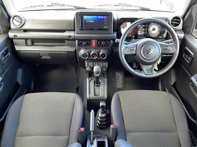 スズキ ジムニー XC 長野県 2023(令5)年 1万km ミディアムグレー 禁煙車/パートタイム4WD/パイオニアディスプレイオーディオ/(PVN-9300DVZS)/FM・AM・DVD・CD・BT/AppleCarPlay対応/バックカメラ/純正16インチアルミホイール/ダウンヒルアシストコントロール/衝突被害軽減ブレーキ/クルーズコントロール/アイドリングストップ/前席シートヒーター/ミラーヒーター/純正ラバーマット/LEDヘッドライト/フォグランプ/オートライト/ヘッドライトウォッシャー/スマートキー/スペアキー/取扱説明書/保証書