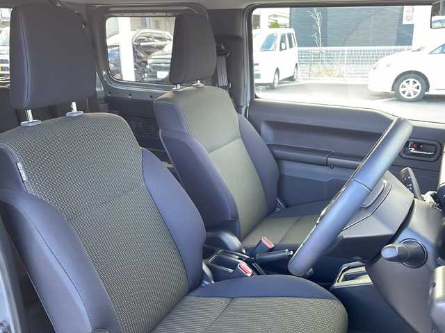 スズキ ジムニー XC 長野県 2023(令5)年 1万km ミディアムグレー 禁煙車/パートタイム4WD/パイオニアディスプレイオーディオ/(PVN-9300DVZS)/FM・AM・DVD・CD・BT/AppleCarPlay対応/バックカメラ/純正16インチアルミホイール/ダウンヒルアシストコントロール/衝突被害軽減ブレーキ/クルーズコントロール/アイドリングストップ/前席シートヒーター/ミラーヒーター/純正ラバーマット/LEDヘッドライト/フォグランプ/オートライト/ヘッドライトウォッシャー/スマートキー/スペアキー/取扱説明書/保証書