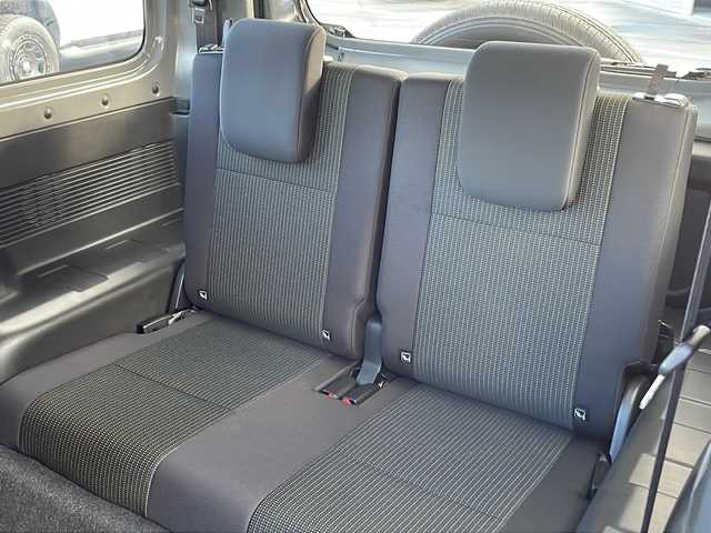 スズキ ジムニー XC 長野県 2023(令5)年 1万km ミディアムグレー 禁煙車/パートタイム4WD/パイオニアディスプレイオーディオ/(PVN-9300DVZS)/FM・AM・DVD・CD・BT/AppleCarPlay対応/バックカメラ/純正16インチアルミホイール/ダウンヒルアシストコントロール/衝突被害軽減ブレーキ/クルーズコントロール/アイドリングストップ/前席シートヒーター/ミラーヒーター/純正ラバーマット/LEDヘッドライト/フォグランプ/オートライト/ヘッドライトウォッシャー/スマートキー/スペアキー/取扱説明書/保証書