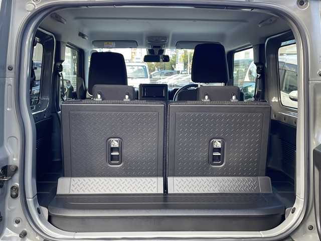 スズキ ジムニー XC 長野県 2023(令5)年 1万km ミディアムグレー 禁煙車/パートタイム4WD/パイオニアディスプレイオーディオ/(PVN-9300DVZS)/FM・AM・DVD・CD・BT/AppleCarPlay対応/バックカメラ/純正16インチアルミホイール/ダウンヒルアシストコントロール/衝突被害軽減ブレーキ/クルーズコントロール/アイドリングストップ/前席シートヒーター/ミラーヒーター/純正ラバーマット/LEDヘッドライト/フォグランプ/オートライト/ヘッドライトウォッシャー/スマートキー/スペアキー/取扱説明書/保証書