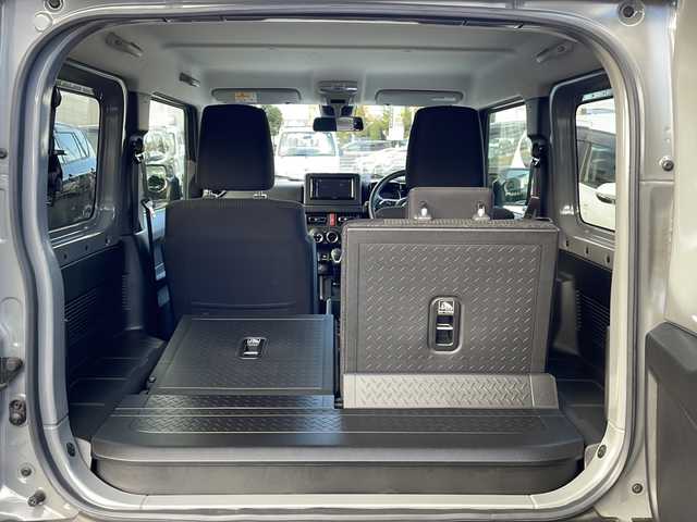 スズキ ジムニー XC 長野県 2023(令5)年 1万km ミディアムグレー 禁煙車/パートタイム4WD/パイオニアディスプレイオーディオ/(PVN-9300DVZS)/FM・AM・DVD・CD・BT/AppleCarPlay対応/バックカメラ/純正16インチアルミホイール/ダウンヒルアシストコントロール/衝突被害軽減ブレーキ/クルーズコントロール/アイドリングストップ/前席シートヒーター/ミラーヒーター/純正ラバーマット/LEDヘッドライト/フォグランプ/オートライト/ヘッドライトウォッシャー/スマートキー/スペアキー/取扱説明書/保証書