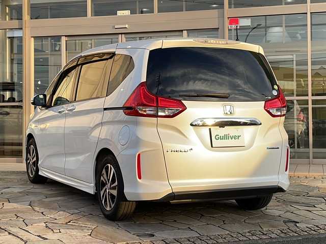 ホンダ フリード＋ ハイブリット EX 静岡県 2017(平29)年 5万km ホワイトオーキッドパール 純正ナビ/・CD/DVD/・Bluetooth/・SD/・フルセグTV/・FM/AM/ホンダセンシング/●衝突軽減ブレーキ〈CMBS〉/●誤発進抑制機能/●ACC〈アダプティブ・クルーズ・コントロール〉/●LKAS〈車線維持支援システム〉/●歩行者事故低減ステアリング/●路外逸脱抑制機能/●先行車発進お知らせ機能/●標識認識機能/主要装備/・ＥＴＣ/・ドライブレコーダー/・バックカメラ/・前席シートヒーター/・サイドカーテンエアバッグ/・ＬＥＤヘッドライト/・両側パワスラ/・フォグランプ/・ステアリングリモコン/・アクティブコーナリングライト/・オートライト