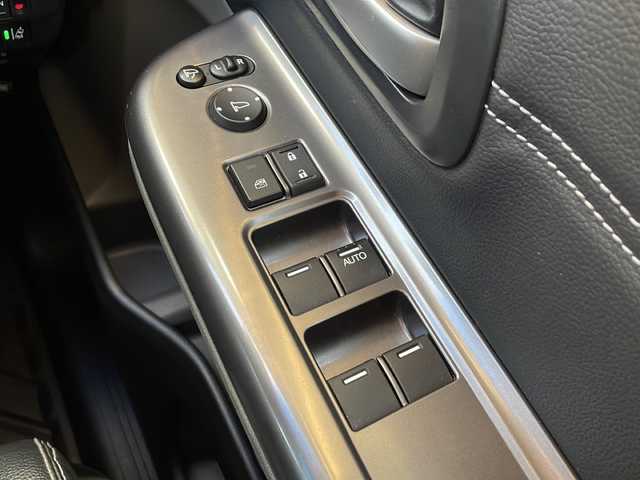 ホンダ フリード＋ ハイブリット EX 静岡県 2017(平29)年 5万km ホワイトオーキッドパール 純正ナビ/・CD/DVD/・Bluetooth/・SD/・フルセグTV/・FM/AM/ホンダセンシング/●衝突軽減ブレーキ〈CMBS〉/●誤発進抑制機能/●ACC〈アダプティブ・クルーズ・コントロール〉/●LKAS〈車線維持支援システム〉/●歩行者事故低減ステアリング/●路外逸脱抑制機能/●先行車発進お知らせ機能/●標識認識機能/主要装備/・ＥＴＣ/・ドライブレコーダー/・バックカメラ/・前席シートヒーター/・サイドカーテンエアバッグ/・ＬＥＤヘッドライト/・両側パワスラ/・フォグランプ/・ステアリングリモコン/・アクティブコーナリングライト/・オートライト