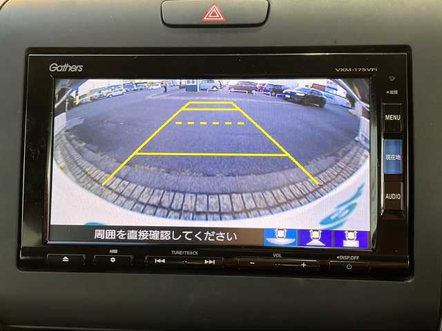 ホンダ フリード＋ ハイブリット EX 静岡県 2017(平29)年 5万km ホワイトオーキッドパール 純正ナビ/・CD/DVD/・Bluetooth/・SD/・フルセグTV/・FM/AM/ホンダセンシング/●衝突軽減ブレーキ〈CMBS〉/●誤発進抑制機能/●ACC〈アダプティブ・クルーズ・コントロール〉/●LKAS〈車線維持支援システム〉/●歩行者事故低減ステアリング/●路外逸脱抑制機能/●先行車発進お知らせ機能/●標識認識機能/主要装備/・ＥＴＣ/・ドライブレコーダー/・バックカメラ/・前席シートヒーター/・サイドカーテンエアバッグ/・ＬＥＤヘッドライト/・両側パワスラ/・フォグランプ/・ステアリングリモコン/・アクティブコーナリングライト/・オートライト