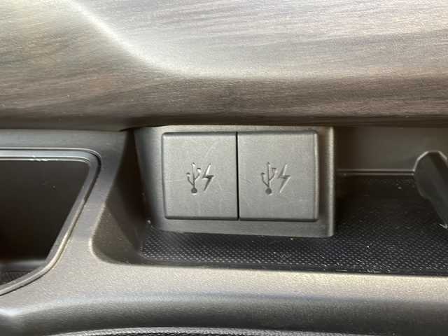 ホンダ フリード＋ ハイブリット EX 静岡県 2017(平29)年 5万km ホワイトオーキッドパール 純正ナビ/・CD/DVD/・Bluetooth/・SD/・フルセグTV/・FM/AM/ホンダセンシング/●衝突軽減ブレーキ〈CMBS〉/●誤発進抑制機能/●ACC〈アダプティブ・クルーズ・コントロール〉/●LKAS〈車線維持支援システム〉/●歩行者事故低減ステアリング/●路外逸脱抑制機能/●先行車発進お知らせ機能/●標識認識機能/主要装備/・ＥＴＣ/・ドライブレコーダー/・バックカメラ/・前席シートヒーター/・サイドカーテンエアバッグ/・ＬＥＤヘッドライト/・両側パワスラ/・フォグランプ/・ステアリングリモコン/・アクティブコーナリングライト/・オートライト