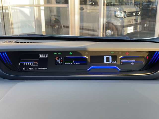 ホンダ フリード＋ ハイブリット EX 静岡県 2017(平29)年 5万km ホワイトオーキッドパール 純正ナビ/・CD/DVD/・Bluetooth/・SD/・フルセグTV/・FM/AM/ホンダセンシング/●衝突軽減ブレーキ〈CMBS〉/●誤発進抑制機能/●ACC〈アダプティブ・クルーズ・コントロール〉/●LKAS〈車線維持支援システム〉/●歩行者事故低減ステアリング/●路外逸脱抑制機能/●先行車発進お知らせ機能/●標識認識機能/主要装備/・ＥＴＣ/・ドライブレコーダー/・バックカメラ/・前席シートヒーター/・サイドカーテンエアバッグ/・ＬＥＤヘッドライト/・両側パワスラ/・フォグランプ/・ステアリングリモコン/・アクティブコーナリングライト/・オートライト