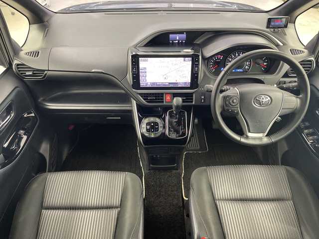 トヨタ ヴォクシー ZS 煌 岐阜県 2018(平30)年 11.4万km イナズマスパーキングブラックガラスフレーク アルパイン11インチナビ/AM/FM/CD/フルセグ/DVD/SD/BT/12.8インチアルパインフリップダウンモニター/両側パワースライドドア/バックカメラ/プリクラッシュセーフティ/レーンキープアシスト/オートマチックハイビーム/クルーズコントロール/オートLEDヘッドライト/ETC/ステアリングリモコン/革巻きステアリング/レーダー探知機/後席エアコン/スマートキー/プッシュスタート/純正フロアマット/純正ドアバイザー/純正16インチアルミホイール