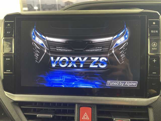トヨタ ヴォクシー ZS 煌 岐阜県 2018(平30)年 11.4万km イナズマスパーキングブラックガラスフレーク アルパイン11インチナビ/AM/FM/CD/フルセグ/DVD/SD/BT/12.8インチアルパインフリップダウンモニター/両側パワースライドドア/バックカメラ/プリクラッシュセーフティ/レーンキープアシスト/オートマチックハイビーム/クルーズコントロール/オートLEDヘッドライト/ETC/ステアリングリモコン/革巻きステアリング/レーダー探知機/後席エアコン/スマートキー/プッシュスタート/純正フロアマット/純正ドアバイザー/純正16インチアルミホイール