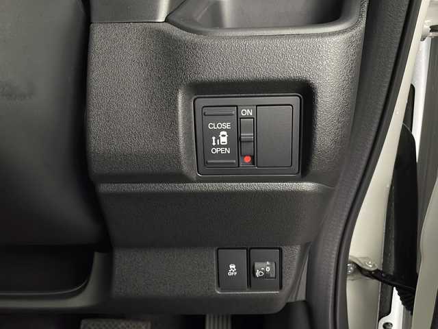 ホンダ Ｎ ＢＯＸ カスタム 新潟県 2024(令6)年 0.4万km プラチナホワイトパール 4WD/オーディオレス/ナビ装着用スペシャルパッケージ/バックカメラ/レーダークルーズコントロール/衝突被害軽減ブレーキ/両側パワースライドドア/前席シートヒーター/プッシュスタート/LEDヘッドライト/オートライト/Type-c充電