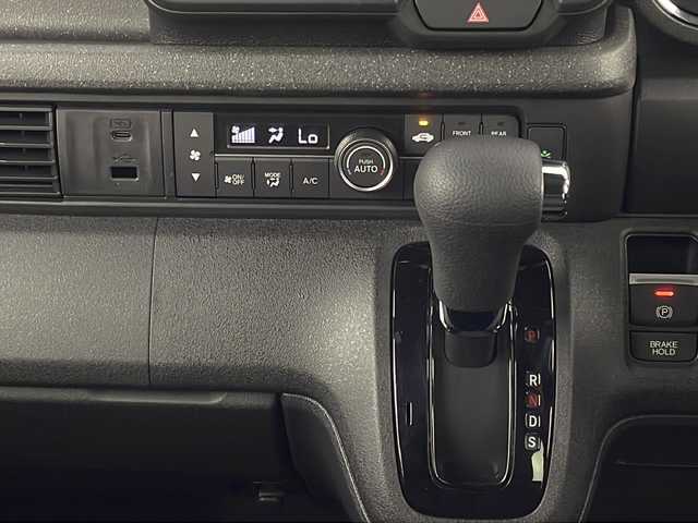 ホンダ Ｎ ＢＯＸ カスタム 新潟県 2024(令6)年 0.4万km プラチナホワイトパール 4WD/オーディオレス/ナビ装着用スペシャルパッケージ/バックカメラ/レーダークルーズコントロール/衝突被害軽減ブレーキ/両側パワースライドドア/前席シートヒーター/プッシュスタート/LEDヘッドライト/オートライト/Type-c充電
