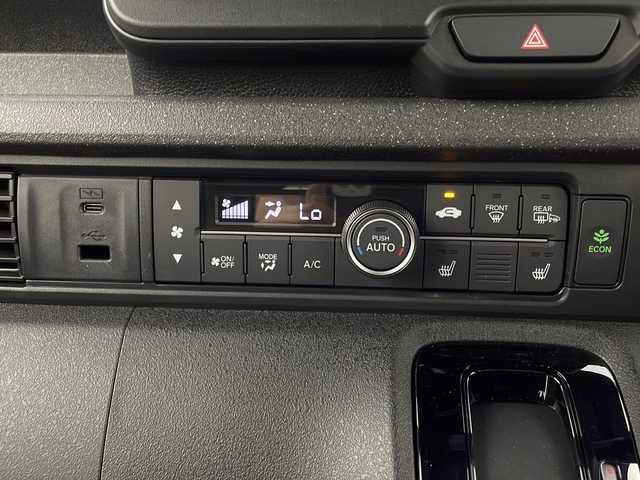ホンダ Ｎ ＢＯＸ カスタム 新潟県 2024(令6)年 0.4万km プラチナホワイトパール 4WD/オーディオレス/ナビ装着用スペシャルパッケージ/バックカメラ/レーダークルーズコントロール/衝突被害軽減ブレーキ/両側パワースライドドア/前席シートヒーター/プッシュスタート/LEDヘッドライト/オートライト/Type-c充電