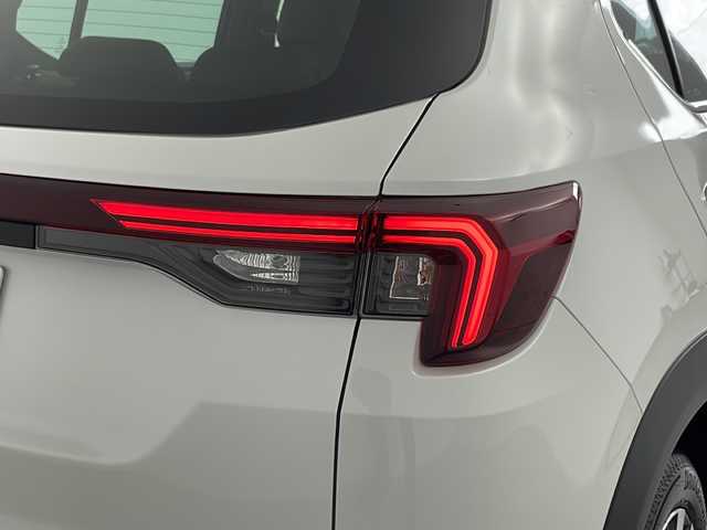 ホンダ ＷＲ－Ｖ Z+ 愛知県 2024(令6)年 0.6万km プラチナホワイトパール /禁煙車//純正HondaCONNECTナビ//フルセグTV//バックカメラ//ETC//Z+専用エクステリア//ホンダセンシング//衝突軽減ブレーキ//先行車発進お知らせ//歩行者事故低減ステアリング//路外逸脱抑制機能//標識認識機能//アダプティブクルーズコントロール//レーンキープアシストシステム//誤発進抑制機能(前後方)//急アクセル抑制機能//前後パーキングセンサー//オートハイビーム//フルLEDヘッドライト//オートライト//フロントフォグランプ//ルーフレール//プライムスムース&ファブリックコンビシート//トノカバー//純正17インチアルミホイール(切削+ベルリナブラック塗装)//革巻きステアリング//ステアリングスイッチ//パドルシフト//純正フロアマット//プッシュスタート//電動格納ミラーウィンカー//横滑り防止装置