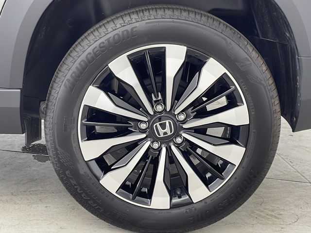 ホンダ ＷＲ－Ｖ Z+ 愛知県 2024(令6)年 0.6万km プラチナホワイトパール /禁煙車//純正HondaCONNECTナビ//フルセグTV//バックカメラ//ETC//Z+専用エクステリア//ホンダセンシング//衝突軽減ブレーキ//先行車発進お知らせ//歩行者事故低減ステアリング//路外逸脱抑制機能//標識認識機能//アダプティブクルーズコントロール//レーンキープアシストシステム//誤発進抑制機能(前後方)//急アクセル抑制機能//前後パーキングセンサー//オートハイビーム//フルLEDヘッドライト//オートライト//フロントフォグランプ//ルーフレール//プライムスムース&ファブリックコンビシート//トノカバー//純正17インチアルミホイール(切削+ベルリナブラック塗装)//革巻きステアリング//ステアリングスイッチ//パドルシフト//純正フロアマット//プッシュスタート//電動格納ミラーウィンカー//横滑り防止装置