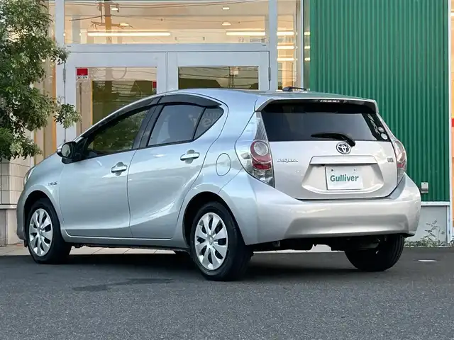トヨタ アクア S 岡山県 2014(平26)年 9.8万km シルバーM 純正ナビ　NSCP-W64/ワンセグTV、CD、Bluetooth、AM、FM/ETC/バックカメラ/スマートキー/プッシュスタート
