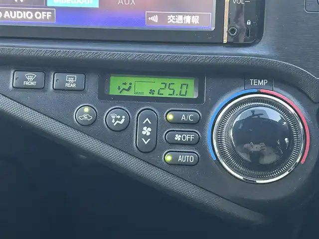 トヨタ アクア S 岡山県 2014(平26)年 9.8万km シルバーM 純正ナビ　NSCP-W64/ワンセグTV、CD、Bluetooth、AM、FM/ETC/バックカメラ/スマートキー/プッシュスタート