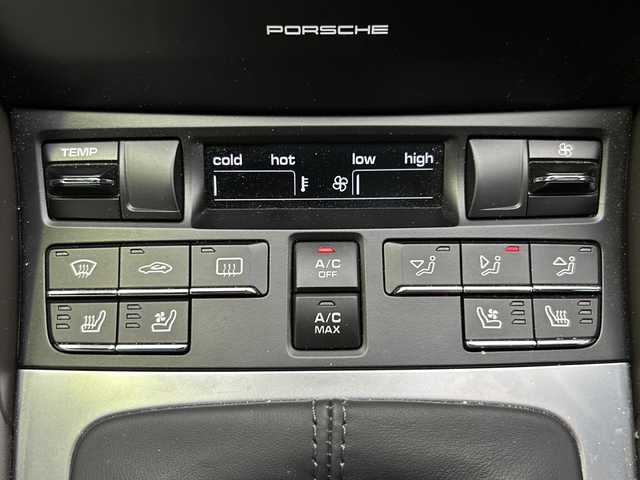 ポルシェ ケイマン GTS 鳥取県 2015(平27)年 4.8万km ダークブルーメタリック ディーラー車/６速マニュアル/スポーツクロノパッケージ/スポーツエキゾースト/PASM/電動格納リアスポイラー/BOSEサウンドシステム/スポーツシートプラス（レザー）/エアーシート（ヒーター）/エマージェンシーキーx2個/純正メモリナビゲーション/フルセグ・Bluetooth/バックカメラ/バックソナー/レッドキャリパー/純正20インチAW/エレクトリックパーキング/LEDヘッドライト/LEDデイライト/ETCユニット/天張アルカンターラ/アイドリングストップ/保証書・取説/記録簿R6R4R2H30H24H23H21