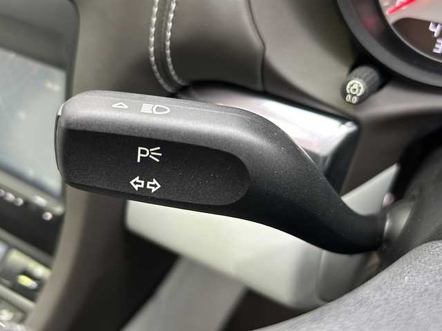 ポルシェ ケイマン GTS 鳥取県 2015(平27)年 4.8万km ダークブルーメタリック ディーラー車/６速マニュアル/スポーツクロノパッケージ/スポーツエキゾースト/PASM/電動格納リアスポイラー/BOSEサウンドシステム/スポーツシートプラス（レザー）/エアーシート（ヒーター）/エマージェンシーキーx2個/純正メモリナビゲーション/フルセグ・Bluetooth/バックカメラ/バックソナー/レッドキャリパー/純正20インチAW/エレクトリックパーキング/LEDヘッドライト/LEDデイライト/ETCユニット/天張アルカンターラ/アイドリングストップ/保証書・取説/記録簿R6R4R2H30H24H23H21