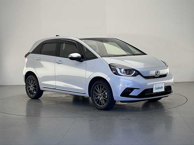 ホンダ フィット リュクス 長野県 2020(令2)年 3.4万km プレミアムサンライトホワイトパール 4WD/寒冷地仕様/純正ナビ/（Bluetooth/CD/USB/AM/FM)/バックカメラ/純正AWサマータイヤ4本/衝突軽減ブレーキ/レーンキープアシスト/レーダークルーズコントロール/前後コーナーセンサー/踏み間違い防止/前席シートヒーター/ステアリングヒーター/ETC/電子パーキングブレーキ/LEDヘッドライト/スマートキー/スペアキー