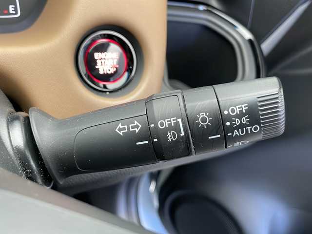 ホンダ フィット リュクス 長野県 2020(令2)年 3.4万km プレミアムサンライトホワイトパール 4WD/寒冷地仕様/純正ナビ/（Bluetooth/CD/USB/AM/FM)/バックカメラ/純正AWサマータイヤ4本/衝突軽減ブレーキ/レーンキープアシスト/レーダークルーズコントロール/前後コーナーセンサー/踏み間違い防止/前席シートヒーター/ステアリングヒーター/ETC/電子パーキングブレーキ/LEDヘッドライト/スマートキー/スペアキー