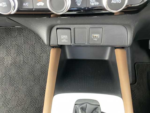 ホンダ フィット リュクス 長野県 2020(令2)年 3.4万km プレミアムサンライトホワイトパール 4WD/寒冷地仕様/純正ナビ/（Bluetooth/CD/USB/AM/FM)/バックカメラ/純正AWサマータイヤ4本/衝突軽減ブレーキ/レーンキープアシスト/レーダークルーズコントロール/前後コーナーセンサー/踏み間違い防止/前席シートヒーター/ステアリングヒーター/ETC/電子パーキングブレーキ/LEDヘッドライト/スマートキー/スペアキー