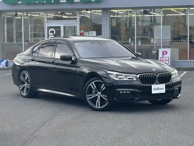 ＢＭＷ ７４０ｉ Mスポーツ 愛知県 2017(平29)年 10.8万km サファイアブラックP /正規輸入ディーラー車//メーカーHDDナビ//CD/DVD/フルセグTV/USB//バックカメラ//全周囲カメラ//サンルーフ//純正20インチアルミホイール//パワーバックドア//イージークローザードア//ハーマンカードンスピーカー//エアサス車//黒革ナッパレザーシート//メモリー機能付きパワーシート//前後シートヒーター//エアシート//マッサージ機能付きシート//本革巻きステアリング//電動ステアリングチルト＆テレスコピック機構//ステアリングスイッチ//パドルシフト//スマートキー//スペアスマートキー//ディスプレイキー//LEDオートヘッドライト//フロント＆リアフォグランプ//アンビエントライト//LEDルームランプ//アダプティブクルーズコントロール//ヘッドアップディスプレイ//アイドリングストップ//レーンアシスト//衝突軽減//ブラインドスポットモニター//横滑り防止//レインセンサー//リバース連動下向きドアミラー//盗難防止システム//フロアマット//ドアバイザー//前方ドライブレコーダー(コムテック)//保証書//取扱説明書