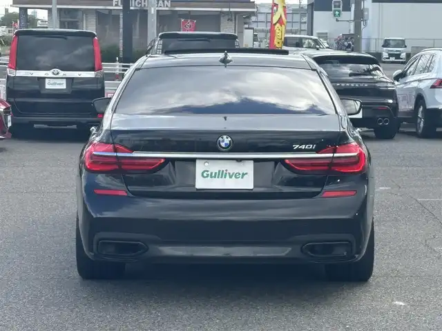 ＢＭＷ ７４０ｉ Mスポーツ 愛知県 2017(平29)年 10.8万km サファイアブラックP /正規輸入ディーラー車//メーカーHDDナビ//CD/DVD/フルセグTV/USB//バックカメラ//全周囲カメラ//サンルーフ//純正20インチアルミホイール//パワーバックドア//イージークローザードア//ハーマンカードンスピーカー//エアサス車//黒革ナッパレザーシート//メモリー機能付きパワーシート//前後シートヒーター//エアシート//マッサージ機能付きシート//本革巻きステアリング//電動ステアリングチルト＆テレスコピック機構//ステアリングスイッチ//パドルシフト//スマートキー//スペアスマートキー//ディスプレイキー//LEDオートヘッドライト//フロント＆リアフォグランプ//アンビエントライト//LEDルームランプ//アダプティブクルーズコントロール//ヘッドアップディスプレイ//アイドリングストップ//レーンアシスト//衝突軽減//ブラインドスポットモニター//横滑り防止//レインセンサー//リバース連動下向きドアミラー//盗難防止システム//フロアマット//ドアバイザー//前方ドライブレコーダー(コムテック)//保証書//取扱説明書