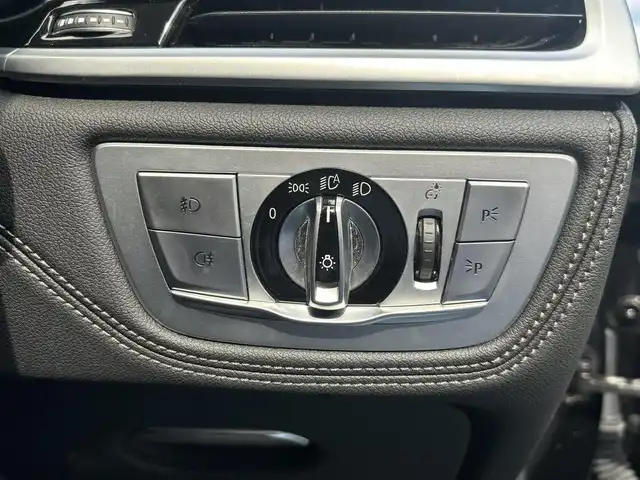 ＢＭＷ ７４０ｉ Mスポーツ 愛知県 2017(平29)年 10.8万km サファイアブラックP /正規輸入ディーラー車//メーカーHDDナビ//CD/DVD/フルセグTV/USB//バックカメラ//全周囲カメラ//サンルーフ//純正20インチアルミホイール//パワーバックドア//イージークローザードア//ハーマンカードンスピーカー//エアサス車//黒革ナッパレザーシート//メモリー機能付きパワーシート//前後シートヒーター//エアシート//マッサージ機能付きシート//本革巻きステアリング//電動ステアリングチルト＆テレスコピック機構//ステアリングスイッチ//パドルシフト//スマートキー//スペアスマートキー//ディスプレイキー//LEDオートヘッドライト//フロント＆リアフォグランプ//アンビエントライト//LEDルームランプ//アダプティブクルーズコントロール//ヘッドアップディスプレイ//アイドリングストップ//レーンアシスト//衝突軽減//ブラインドスポットモニター//横滑り防止//レインセンサー//リバース連動下向きドアミラー//盗難防止システム//フロアマット//ドアバイザー//前方ドライブレコーダー(コムテック)//保証書//取扱説明書