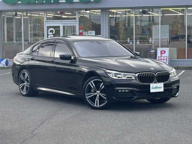 ＢＭＷ ７４０ｉ Mスポーツ 愛知県 2017(平29)年 10.8万km サファイアブラックP /正規ディーラー車//メーカーHDDナビ//CD/DVD/フルセグTV/USB//バックカメラ//全周囲カメラ//サンルーフ//純正20インチアルミホイール//パワーバックドア//イージークローザードア//ハーマンカードンスピーカー//エアサス車//黒革シート//メモリー機能付きパワーシート//前後シートヒーター//エアシート//マッサージ機能付きシート//本革巻きステアリング//電動ステアリングチルト＆テレスコピック機構//ステアリングスイッチ//パドルシフト//スマートキー//スペアスマートキー//ディスプレイキー//LEDオートヘッドライト//フロント＆リアフォグランプ//アンビエントライト//LEDルームランプ//アダプティブクルーズコントロール//ヘッドアップディスプレイ//アイドリングストップ//レーンアシスト//衝突軽減//ブラインドスポットモニター//横滑り防止//レインセンサー//リバース連動下向きドアミラー//盗難防止システム//フロアマット//ドアバイザー//前方ドライブレコーダー(コムテック)//保証書//取扱説明書