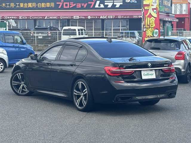 ＢＭＷ ７４０ｉ Mスポーツ 愛知県 2017(平29)年 10.8万km サファイアブラックP /正規ディーラー車//メーカーHDDナビ//CD/DVD/フルセグTV/USB//バックカメラ//全周囲カメラ//サンルーフ//純正20インチアルミホイール//パワーバックドア//イージークローザードア//ハーマンカードンスピーカー//エアサス車//黒革シート//メモリー機能付きパワーシート//前後シートヒーター//エアシート//マッサージ機能付きシート//本革巻きステアリング//電動ステアリングチルト＆テレスコピック機構//ステアリングスイッチ//パドルシフト//スマートキー//スペアスマートキー//ディスプレイキー//LEDオートヘッドライト//フロント＆リアフォグランプ//アンビエントライト//LEDルームランプ//アダプティブクルーズコントロール//ヘッドアップディスプレイ//アイドリングストップ//レーンアシスト//衝突軽減//ブラインドスポットモニター//横滑り防止//レインセンサー//リバース連動下向きドアミラー//盗難防止システム//フロアマット//ドアバイザー//前方ドライブレコーダー(コムテック)//保証書//取扱説明書