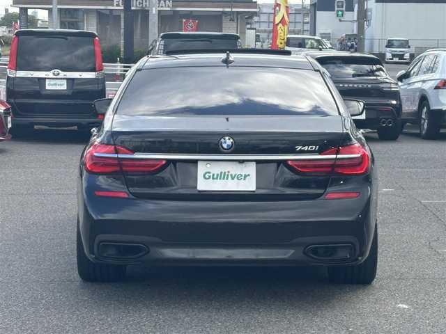 ＢＭＷ ７４０ｉ Mスポーツ 愛知県 2017(平29)年 10.8万km サファイアブラックP /正規ディーラー車//メーカーHDDナビ//CD/DVD/フルセグTV/USB//バックカメラ//全周囲カメラ//サンルーフ//純正20インチアルミホイール//パワーバックドア//イージークローザードア//ハーマンカードンスピーカー//エアサス車//黒革シート//メモリー機能付きパワーシート//前後シートヒーター//エアシート//マッサージ機能付きシート//本革巻きステアリング//電動ステアリングチルト＆テレスコピック機構//ステアリングスイッチ//パドルシフト//スマートキー//スペアスマートキー//ディスプレイキー//LEDオートヘッドライト//フロント＆リアフォグランプ//アンビエントライト//LEDルームランプ//アダプティブクルーズコントロール//ヘッドアップディスプレイ//アイドリングストップ//レーンアシスト//衝突軽減//ブラインドスポットモニター//横滑り防止//レインセンサー//リバース連動下向きドアミラー//盗難防止システム//フロアマット//ドアバイザー//前方ドライブレコーダー(コムテック)//保証書//取扱説明書