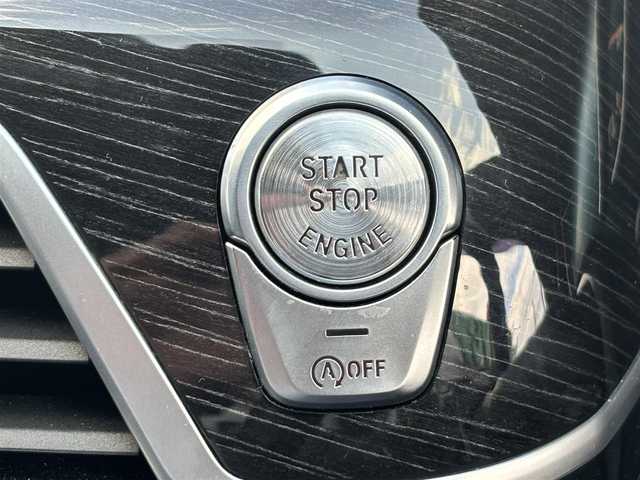 ＢＭＷ ７４０ｉ Mスポーツ 愛知県 2017(平29)年 10.8万km サファイアブラックP /正規ディーラー車//メーカーHDDナビ//CD/DVD/フルセグTV/USB//バックカメラ//全周囲カメラ//サンルーフ//純正20インチアルミホイール//パワーバックドア//イージークローザードア//ハーマンカードンスピーカー//エアサス車//黒革シート//メモリー機能付きパワーシート//前後シートヒーター//エアシート//マッサージ機能付きシート//本革巻きステアリング//電動ステアリングチルト＆テレスコピック機構//ステアリングスイッチ//パドルシフト//スマートキー//スペアスマートキー//ディスプレイキー//LEDオートヘッドライト//フロント＆リアフォグランプ//アンビエントライト//LEDルームランプ//アダプティブクルーズコントロール//ヘッドアップディスプレイ//アイドリングストップ//レーンアシスト//衝突軽減//ブラインドスポットモニター//横滑り防止//レインセンサー//リバース連動下向きドアミラー//盗難防止システム//フロアマット//ドアバイザー//前方ドライブレコーダー(コムテック)//保証書//取扱説明書