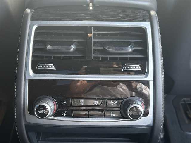 ＢＭＷ ７４０ｉ Mスポーツ 愛知県 2017(平29)年 10.8万km サファイアブラックP /正規ディーラー車//メーカーHDDナビ//CD/DVD/フルセグTV/USB//バックカメラ//全周囲カメラ//サンルーフ//純正20インチアルミホイール//パワーバックドア//イージークローザードア//ハーマンカードンスピーカー//エアサス車//黒革シート//メモリー機能付きパワーシート//前後シートヒーター//エアシート//マッサージ機能付きシート//本革巻きステアリング//電動ステアリングチルト＆テレスコピック機構//ステアリングスイッチ//パドルシフト//スマートキー//スペアスマートキー//ディスプレイキー//LEDオートヘッドライト//フロント＆リアフォグランプ//アンビエントライト//LEDルームランプ//アダプティブクルーズコントロール//ヘッドアップディスプレイ//アイドリングストップ//レーンアシスト//衝突軽減//ブラインドスポットモニター//横滑り防止//レインセンサー//リバース連動下向きドアミラー//盗難防止システム//フロアマット//ドアバイザー//前方ドライブレコーダー(コムテック)//保証書//取扱説明書