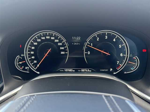 ＢＭＷ ７４０ｉ Mスポーツ 愛知県 2017(平29)年 10.8万km サファイアブラックP /正規ディーラー車//メーカーHDDナビ//CD/DVD/フルセグTV/USB//バックカメラ//全周囲カメラ//サンルーフ//純正20インチアルミホイール//パワーバックドア//イージークローザードア//ハーマンカードンスピーカー//エアサス車//黒革シート//メモリー機能付きパワーシート//前後シートヒーター//エアシート//マッサージ機能付きシート//本革巻きステアリング//電動ステアリングチルト＆テレスコピック機構//ステアリングスイッチ//パドルシフト//スマートキー//スペアスマートキー//ディスプレイキー//LEDオートヘッドライト//フロント＆リアフォグランプ//アンビエントライト//LEDルームランプ//アダプティブクルーズコントロール//ヘッドアップディスプレイ//アイドリングストップ//レーンアシスト//衝突軽減//ブラインドスポットモニター//横滑り防止//レインセンサー//リバース連動下向きドアミラー//盗難防止システム//フロアマット//ドアバイザー//前方ドライブレコーダー(コムテック)//保証書//取扱説明書