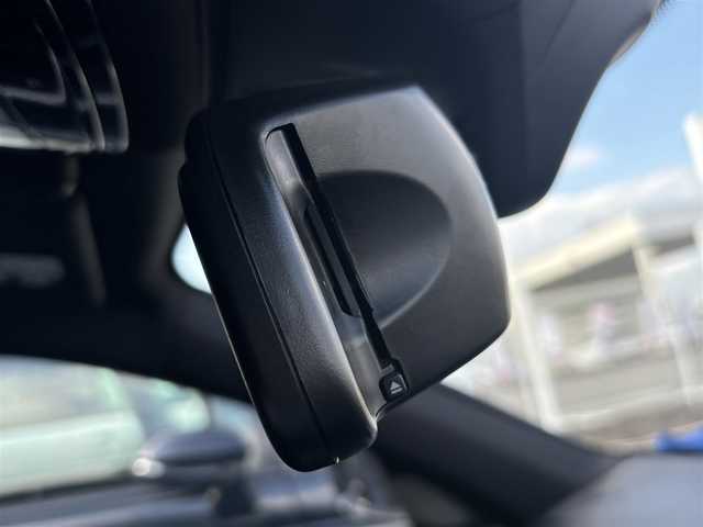 ＢＭＷ ７４０ｉ Mスポーツ 愛知県 2017(平29)年 10.8万km サファイアブラックP /正規ディーラー車//メーカーHDDナビ//CD/DVD/フルセグTV/USB//バックカメラ//全周囲カメラ//サンルーフ//純正20インチアルミホイール//パワーバックドア//イージークローザードア//ハーマンカードンスピーカー//エアサス車//黒革シート//メモリー機能付きパワーシート//前後シートヒーター//エアシート//マッサージ機能付きシート//本革巻きステアリング//電動ステアリングチルト＆テレスコピック機構//ステアリングスイッチ//パドルシフト//スマートキー//スペアスマートキー//ディスプレイキー//LEDオートヘッドライト//フロント＆リアフォグランプ//アンビエントライト//LEDルームランプ//アダプティブクルーズコントロール//ヘッドアップディスプレイ//アイドリングストップ//レーンアシスト//衝突軽減//ブラインドスポットモニター//横滑り防止//レインセンサー//リバース連動下向きドアミラー//盗難防止システム//フロアマット//ドアバイザー//前方ドライブレコーダー(コムテック)//保証書//取扱説明書