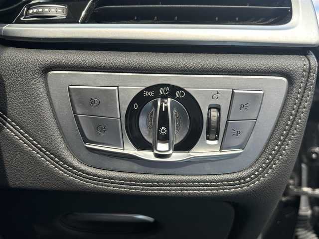 ＢＭＷ ７４０ｉ Mスポーツ 愛知県 2017(平29)年 10.8万km サファイアブラックP /正規ディーラー車//メーカーHDDナビ//CD/DVD/フルセグTV/USB//バックカメラ//全周囲カメラ//サンルーフ//純正20インチアルミホイール//パワーバックドア//イージークローザードア//ハーマンカードンスピーカー//エアサス車//黒革シート//メモリー機能付きパワーシート//前後シートヒーター//エアシート//マッサージ機能付きシート//本革巻きステアリング//電動ステアリングチルト＆テレスコピック機構//ステアリングスイッチ//パドルシフト//スマートキー//スペアスマートキー//ディスプレイキー//LEDオートヘッドライト//フロント＆リアフォグランプ//アンビエントライト//LEDルームランプ//アダプティブクルーズコントロール//ヘッドアップディスプレイ//アイドリングストップ//レーンアシスト//衝突軽減//ブラインドスポットモニター//横滑り防止//レインセンサー//リバース連動下向きドアミラー//盗難防止システム//フロアマット//ドアバイザー//前方ドライブレコーダー(コムテック)//保証書//取扱説明書