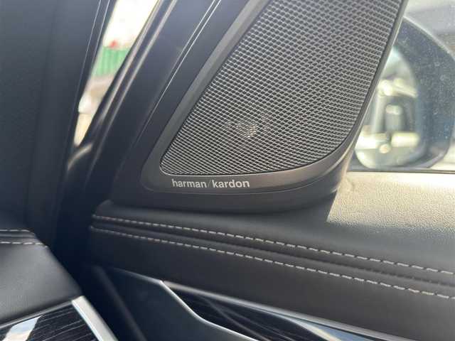 ＢＭＷ ７４０ｉ Mスポーツ 愛知県 2017(平29)年 10.8万km サファイアブラックP /正規ディーラー車//メーカーHDDナビ//CD/DVD/フルセグTV/USB//バックカメラ//全周囲カメラ//サンルーフ//純正20インチアルミホイール//パワーバックドア//イージークローザードア//ハーマンカードンスピーカー//エアサス車//黒革シート//メモリー機能付きパワーシート//前後シートヒーター//エアシート//マッサージ機能付きシート//本革巻きステアリング//電動ステアリングチルト＆テレスコピック機構//ステアリングスイッチ//パドルシフト//スマートキー//スペアスマートキー//ディスプレイキー//LEDオートヘッドライト//フロント＆リアフォグランプ//アンビエントライト//LEDルームランプ//アダプティブクルーズコントロール//ヘッドアップディスプレイ//アイドリングストップ//レーンアシスト//衝突軽減//ブラインドスポットモニター//横滑り防止//レインセンサー//リバース連動下向きドアミラー//盗難防止システム//フロアマット//ドアバイザー//前方ドライブレコーダー(コムテック)//保証書//取扱説明書