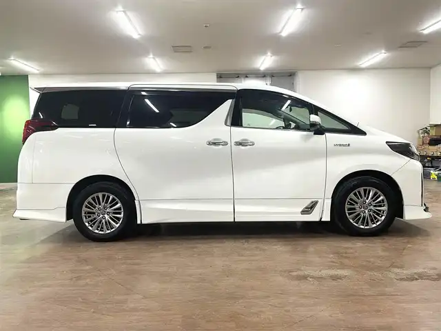 トヨタ アルファードハイブリット SR 道央・札幌 2019(平31)年 8.9万km ラグジュアリーホワイトパールクリスタルシャインガラスフレーク ワンオーナー/4WD/寒冷地仕様/OP　TRDエアロ（フロント/サイド/リア）/OP　TRD4本出しマフラー/ALPINE　11型ナビ/フルセグ/Bluetooth/CD/DVD/SD/HDMI/ALPINE　12.8型フリップダウンモニター/衝突軽減ブレーキ/レーンキープアシスト/横滑り防止/両側パワースライドドア/パワーバックドア/レーダークルーズコントロール/三眼LEDヘッドライト/シーケンシャルウィンカー/黒革シート/パワーシート（D/N）/エアーシート（D/N）/シートヒーター（D/N）/スマートキー×2/純正エンジンスターター/フロントワイパーデアイサー/コムテック前後ドラレコ/オートマチックハイビーム/保証書/取扱説明書