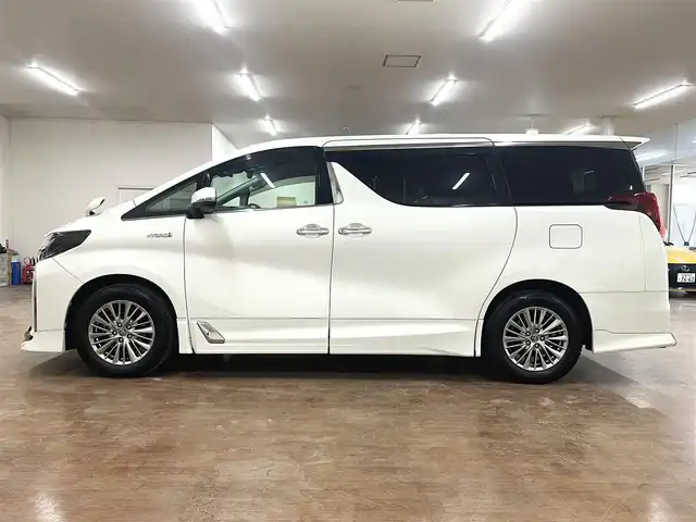 トヨタ アルファードハイブリット SR 道央・札幌 2019(平31)年 8.9万km ラグジュアリーホワイトパールクリスタルシャインガラスフレーク ワンオーナー/4WD/寒冷地仕様/OP　TRDエアロ（フロント/サイド/リア）/OP　TRD4本出しマフラー/ALPINE　11型ナビ/フルセグ/Bluetooth/CD/DVD/SD/HDMI/ALPINE　12.8型フリップダウンモニター/衝突軽減ブレーキ/レーンキープアシスト/横滑り防止/両側パワースライドドア/パワーバックドア/レーダークルーズコントロール/三眼LEDヘッドライト/シーケンシャルウィンカー/黒革シート/パワーシート（D/N）/エアーシート（D/N）/シートヒーター（D/N）/スマートキー×2/純正エンジンスターター/フロントワイパーデアイサー/コムテック前後ドラレコ/オートマチックハイビーム/保証書/取扱説明書