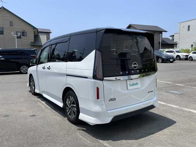 日産 セレナ e－パワー ハイウェイスター V 神奈川県 2023(令5)年 2.6万km パール