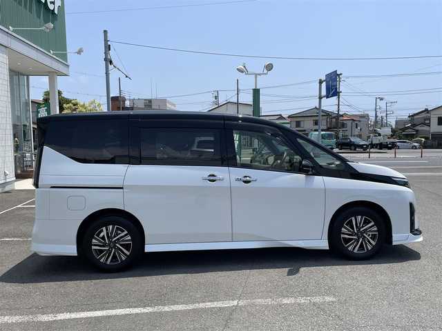 日産 セレナ e－パワー ハイウェイスター V 神奈川県 2023(令5)年 2.6万km パール