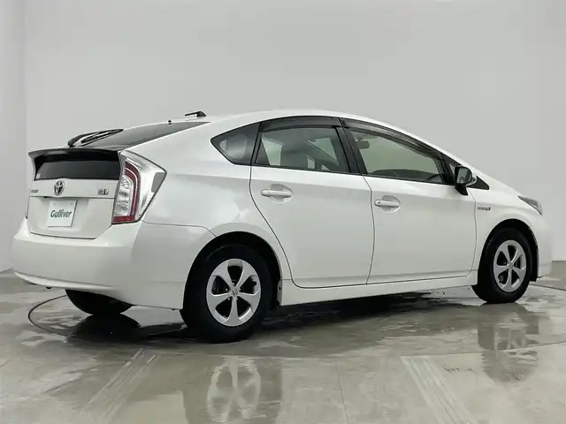 トヨタ プリウス S 愛知県 2012(平24)年 12.8万km ホワイトパールクリスタルシャイン 純正7インチナビ/・CD/・Bluetooth/・ワンセグ/バックカメラ/ビルトインETC/ドアバイザー/オートライト/LEDヘッドライト/フォグランプ/ステアスイッチ/純正ホイールキャップ/電格ミラー/オートエアコン/走行モード切替/プッシュスタート/スマートキー