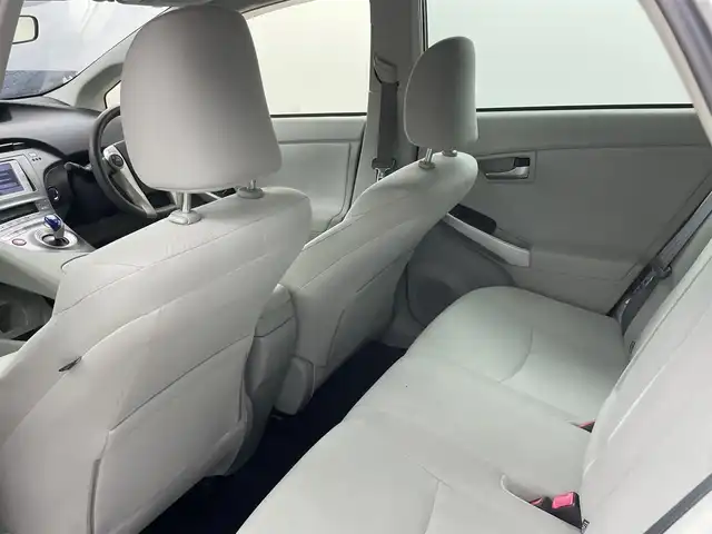 トヨタ プリウス S 愛知県 2012(平24)年 12.8万km ホワイトパールクリスタルシャイン 純正7インチナビ/・CD/・Bluetooth/・ワンセグ/バックカメラ/ビルトインETC/ドアバイザー/オートライト/LEDヘッドライト/フォグランプ/ステアスイッチ/純正ホイールキャップ/電格ミラー/オートエアコン/走行モード切替/プッシュスタート/スマートキー