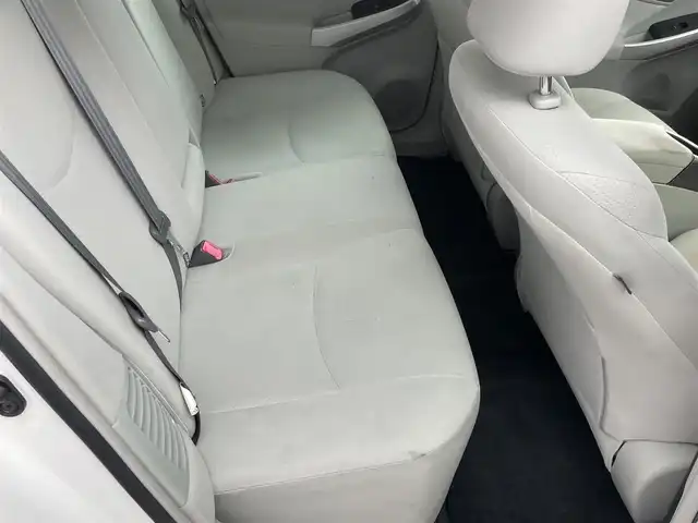 トヨタ プリウス S 愛知県 2012(平24)年 12.8万km ホワイトパールクリスタルシャイン 純正7インチナビ/・CD/・Bluetooth/・ワンセグ/バックカメラ/ビルトインETC/ドアバイザー/オートライト/LEDヘッドライト/フォグランプ/ステアスイッチ/純正ホイールキャップ/電格ミラー/オートエアコン/走行モード切替/プッシュスタート/スマートキー