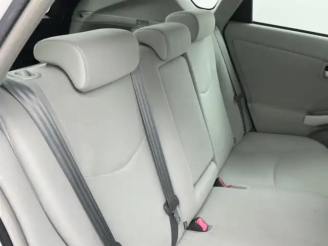 トヨタ プリウス S 愛知県 2012(平24)年 12.8万km ホワイトパールクリスタルシャイン 純正7インチナビ/・CD/・Bluetooth/・ワンセグ/バックカメラ/ビルトインETC/ドアバイザー/オートライト/LEDヘッドライト/フォグランプ/ステアスイッチ/純正ホイールキャップ/電格ミラー/オートエアコン/走行モード切替/プッシュスタート/スマートキー