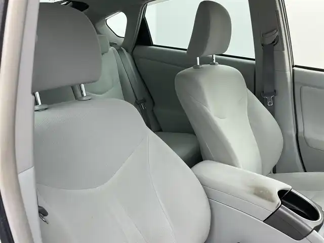 トヨタ プリウス S 愛知県 2012(平24)年 12.8万km ホワイトパールクリスタルシャイン 純正7インチナビ/・CD/・Bluetooth/・ワンセグ/バックカメラ/ビルトインETC/ドアバイザー/オートライト/LEDヘッドライト/フォグランプ/ステアスイッチ/純正ホイールキャップ/電格ミラー/オートエアコン/走行モード切替/プッシュスタート/スマートキー