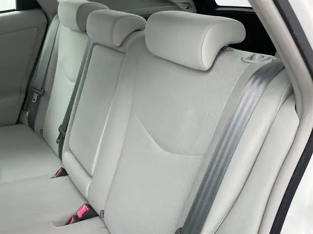 トヨタ プリウス S 愛知県 2012(平24)年 12.8万km ホワイトパールクリスタルシャイン 純正7インチナビ/・CD/・Bluetooth/・ワンセグ/バックカメラ/ビルトインETC/ドアバイザー/オートライト/LEDヘッドライト/フォグランプ/ステアスイッチ/純正ホイールキャップ/電格ミラー/オートエアコン/走行モード切替/プッシュスタート/スマートキー