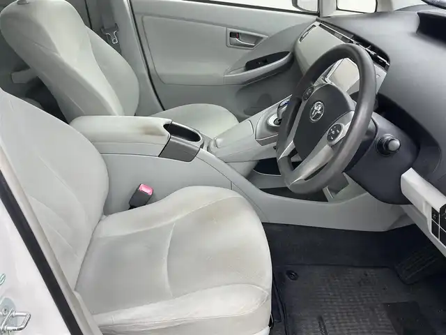 トヨタ プリウス S 愛知県 2012(平24)年 12.8万km ホワイトパールクリスタルシャイン 純正7インチナビ/・CD/・Bluetooth/・ワンセグ/バックカメラ/ビルトインETC/ドアバイザー/オートライト/LEDヘッドライト/フォグランプ/ステアスイッチ/純正ホイールキャップ/電格ミラー/オートエアコン/走行モード切替/プッシュスタート/スマートキー