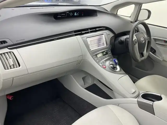 トヨタ プリウス S 愛知県 2012(平24)年 12.8万km ホワイトパールクリスタルシャイン 純正7インチナビ/・CD/・Bluetooth/・ワンセグ/バックカメラ/ビルトインETC/ドアバイザー/オートライト/LEDヘッドライト/フォグランプ/ステアスイッチ/純正ホイールキャップ/電格ミラー/オートエアコン/走行モード切替/プッシュスタート/スマートキー