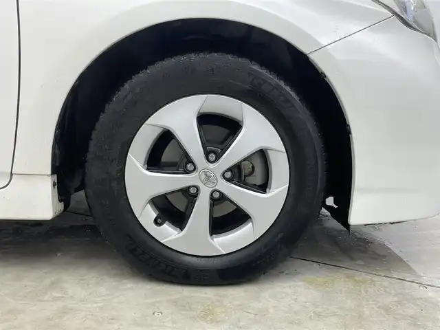 トヨタ プリウス S 愛知県 2012(平24)年 12.8万km ホワイトパールクリスタルシャイン 純正7インチナビ/・CD/・Bluetooth/・ワンセグ/バックカメラ/ビルトインETC/ドアバイザー/オートライト/LEDヘッドライト/フォグランプ/ステアスイッチ/純正ホイールキャップ/電格ミラー/オートエアコン/走行モード切替/プッシュスタート/スマートキー