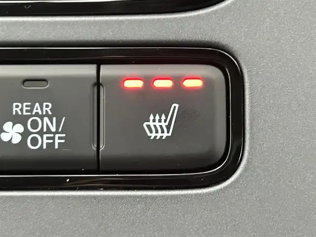 ホンダ フリード ハイブリット e:HEV AIR EX 岡山県 2025(令7)年 0.7万km プラチナホワイトパール 純正11.4インチナビ（LXM-247VFLi）/・FM/AM/Bluetooth/フルセグ/CD/DVD/全方位カメラ/ハーフレザーシート/・シートヒーター/両側パワースライドドア/ETC2.0/ドライブレコーダー/ホンダセンシング/・衝突軽減ブレーキ/・車線逸脱警報/・アダプティブクルーズコントロール/・オートハイビーム/BSM/オートブレーキホールド/純正フロアマット/純正アルミ/新車保証書/取扱説明書/スペアキー×１